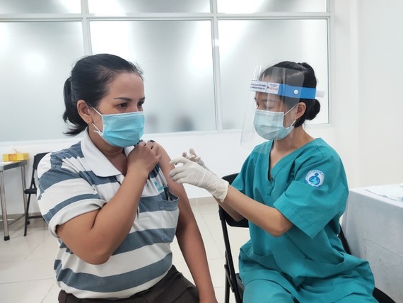 Ho Chi Minh-Ville près de 711 000 personnes vaccinées contre le COVID-19